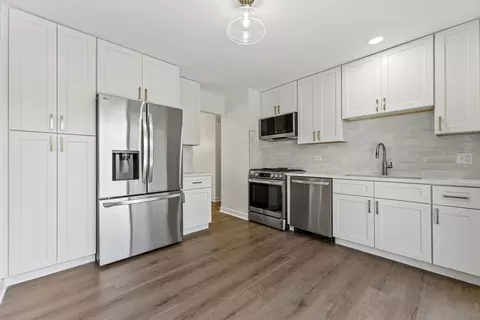 Kitchen - 1147 Windsor Dr, Wheaton, IL 60189 photo 1 of 3
