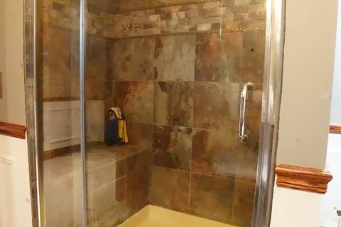 Bath - 11759 Azure Dr, Frankfort, IL 60423 photo 3 of 6