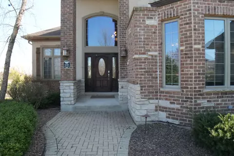 Exterior - 11759 Azure Dr, Frankfort, IL 60423 photo 4 of 10