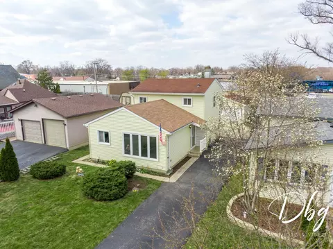608 W Pheasant Ct, Round Lake Beach, IL 60073