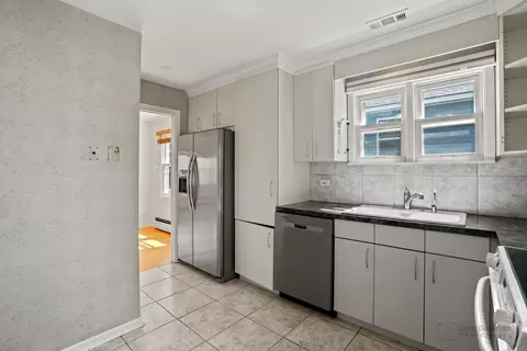 Kitchen - 56 Deerpath Rd, Deer Park, IL 60010 photo 1 of 3