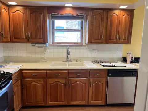 Kitchen - 9042 Bartlett Ave, Brookfield, IL 60513 photo 4 of 4