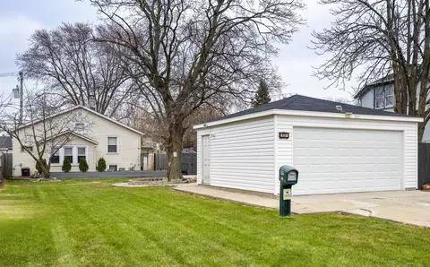 909 N 9th Ave, Maywood, IL 60153