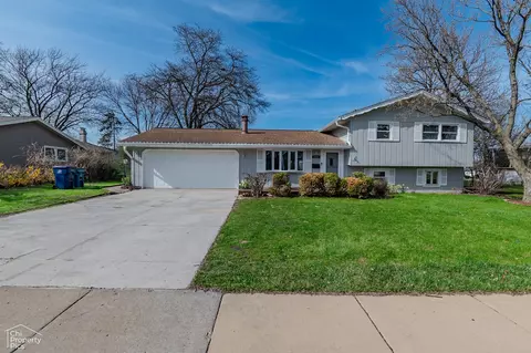 1424 W Wise Rd, Schaumburg, IL 60193