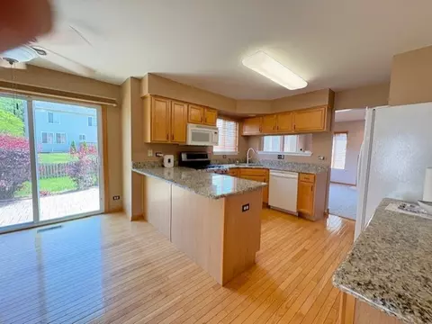 794 Meadowridge Dr, Aurora, IL 60504 photo 11