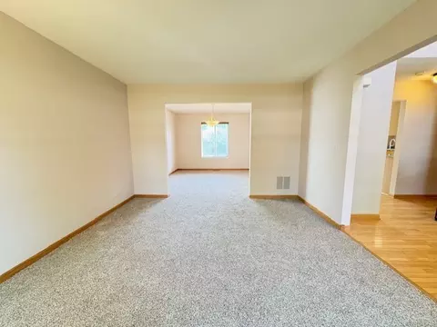 794 Meadowridge Dr, Aurora, IL 60504 photo 3