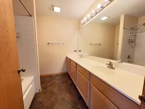 794 Meadowridge Dr, Aurora, IL 60504 photo 16