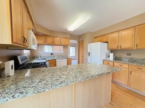 794 Meadowridge Dr, Aurora, IL 60504 photo 8