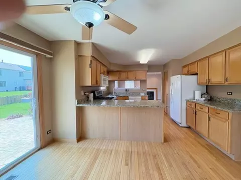 794 Meadowridge Dr, Aurora, IL 60504 photo 10