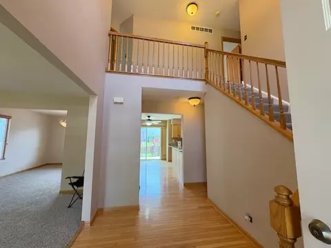 794 Meadowridge Dr, Aurora, IL 60504 photo 5