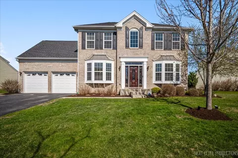 3650 Thornhill Dr, Elgin, IL 60124 photo 1