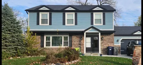 35 Devonshire Cir, Elgin, IL 60123
