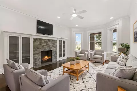 615 E 60th St, Chicago, IL 60637 photo 3