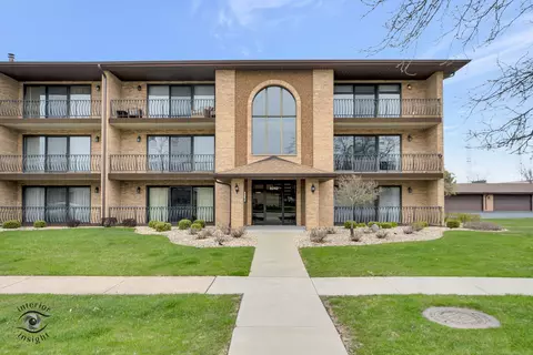 8242 160th Pl #1E, Tinley Park, IL 60477