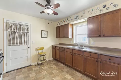 Kitchen - 2205 W Hickory St, Kankakee, IL 60901 photo 1 of 2