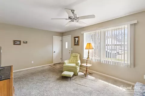 Living - 2205 W Hickory St, Kankakee, IL 60901 photo 2 of 2