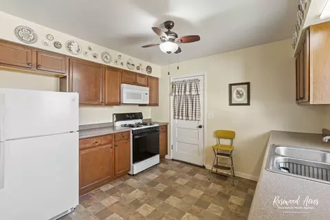 Kitchen - 2205 W Hickory St, Kankakee, IL 60901 photo 2 of 2