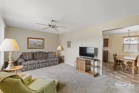Living - 2205 W Hickory St, Kankakee, IL 60901 photo 1 of 2