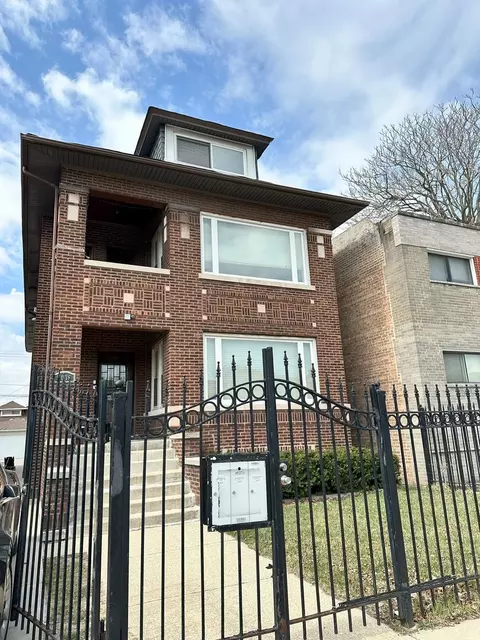 8036 S Yates Blvd, Chicago, IL 60617
