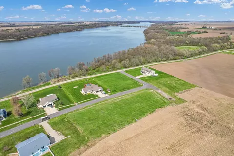 18 Lakeview Dr, Weldon, IL 61882 photo 3