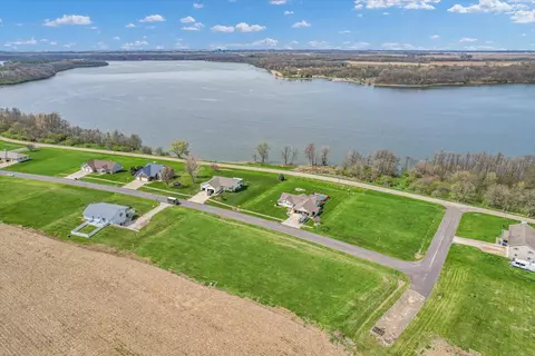 18 Lakeview Dr, Weldon, IL 61882 photo 2