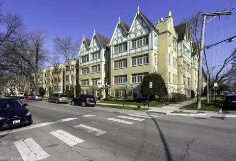 2200 W Granville Ave #2C, Chicago, IL 60659