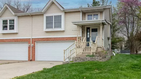 4 Shire Ct, Bloomington, IL 61701