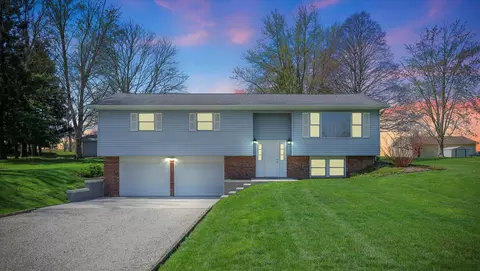 2 Woodland Dr, White Heath, IL 61884