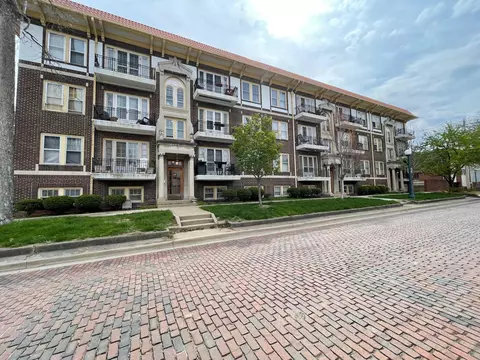 408 N Prairie St #9, Champaign, IL 61820