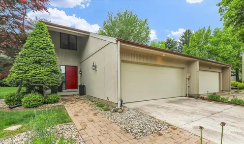 4007 Farmington Dr #A, Champaign, IL 61822