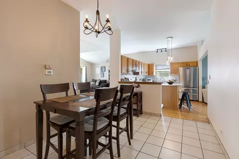 1108 Little Falls Dr, Elgin, IL 60120 photo 8