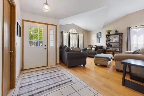 1108 Little Falls Dr, Elgin, IL 60120 photo 4