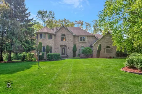 45 W Cobblestone Dr, Crete, IL 60417