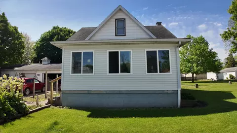 1408 E Washington St, Clinton, IL 61727