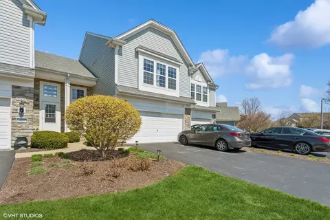 405 Valentine Way #405, Oswego, IL 60543