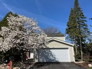 704 Scarbrough Cir, Hoffman Estates, IL 60169