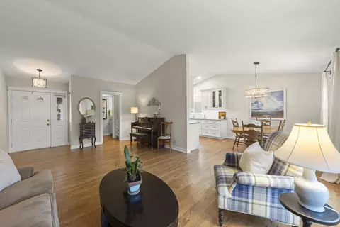604 Devonshire Ln, Wheaton, IL 60189 photo 4