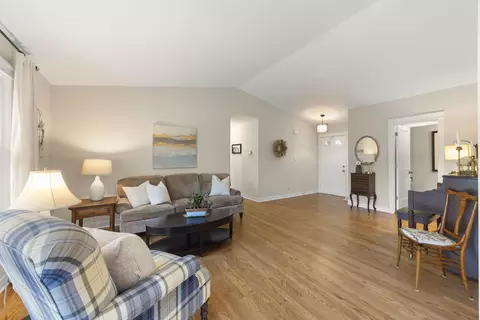 604 Devonshire Ln, Wheaton, IL 60189 photo 5