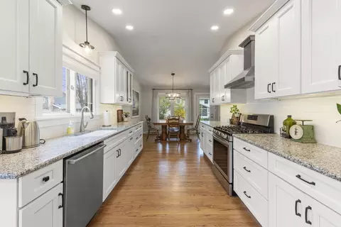 604 Devonshire Ln, Wheaton, IL 60189 photo 11