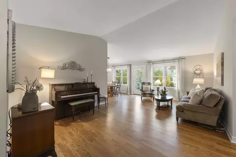 604 Devonshire Ln, Wheaton, IL 60189 photo 2