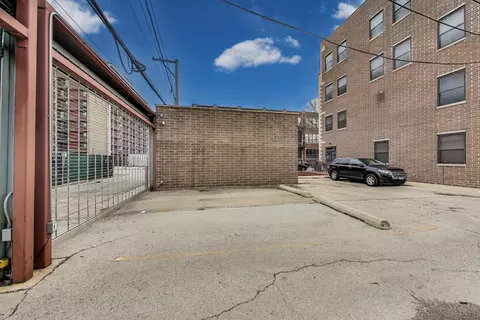Exterior - 108 E 41st St #2E, Chicago, IL 60653 photo 3 of 4
