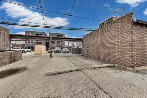 Exterior - 108 E 41st St #2E, Chicago, IL 60653 photo 2 of 4