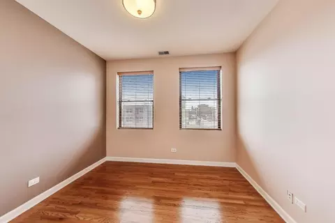 Bedroom - 108 E 41st St #2E, Chicago, IL 60653 photo 3 of 4