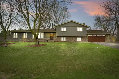 11 S786 Robert Dr, Naperville, IL 60564