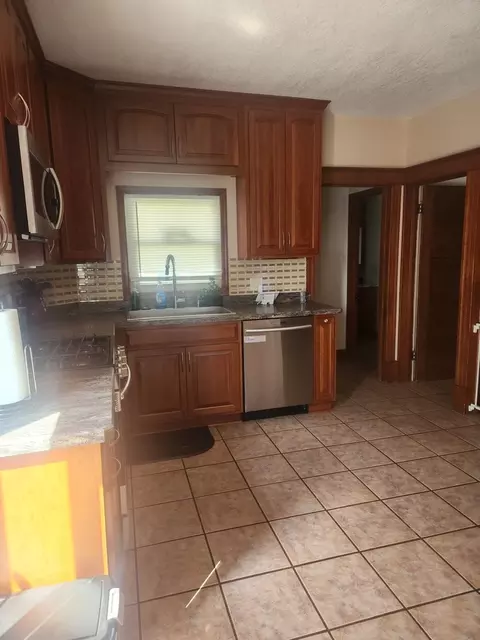 Kitchen - 1367 S 7th Ave, Kankakee, IL 60901 photo 1 of 3