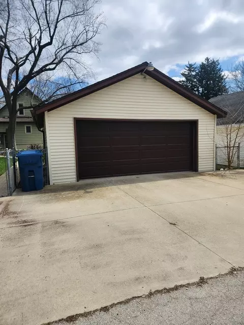 Exterior - 1367 S 7th Ave, Kankakee, IL 60901 photo 4 of 6