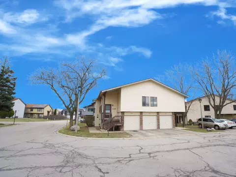 13 Wildwood Ln #H, Bolingbrook, IL 60440