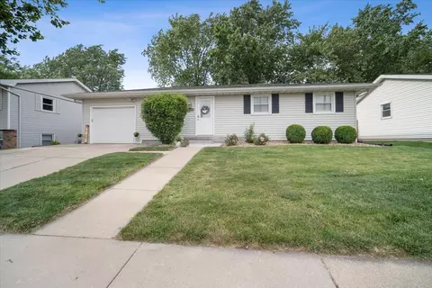 1812 Fort Jesse Rd, Normal, IL 61761