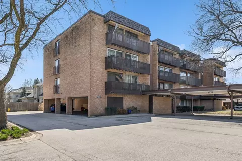 1927 Tanglewood Dr #4A, Glenview, IL 60025