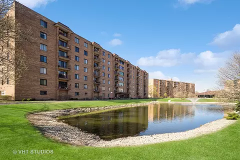 1777 W Crystal Ln #704, Mount Prospect, IL 60056
